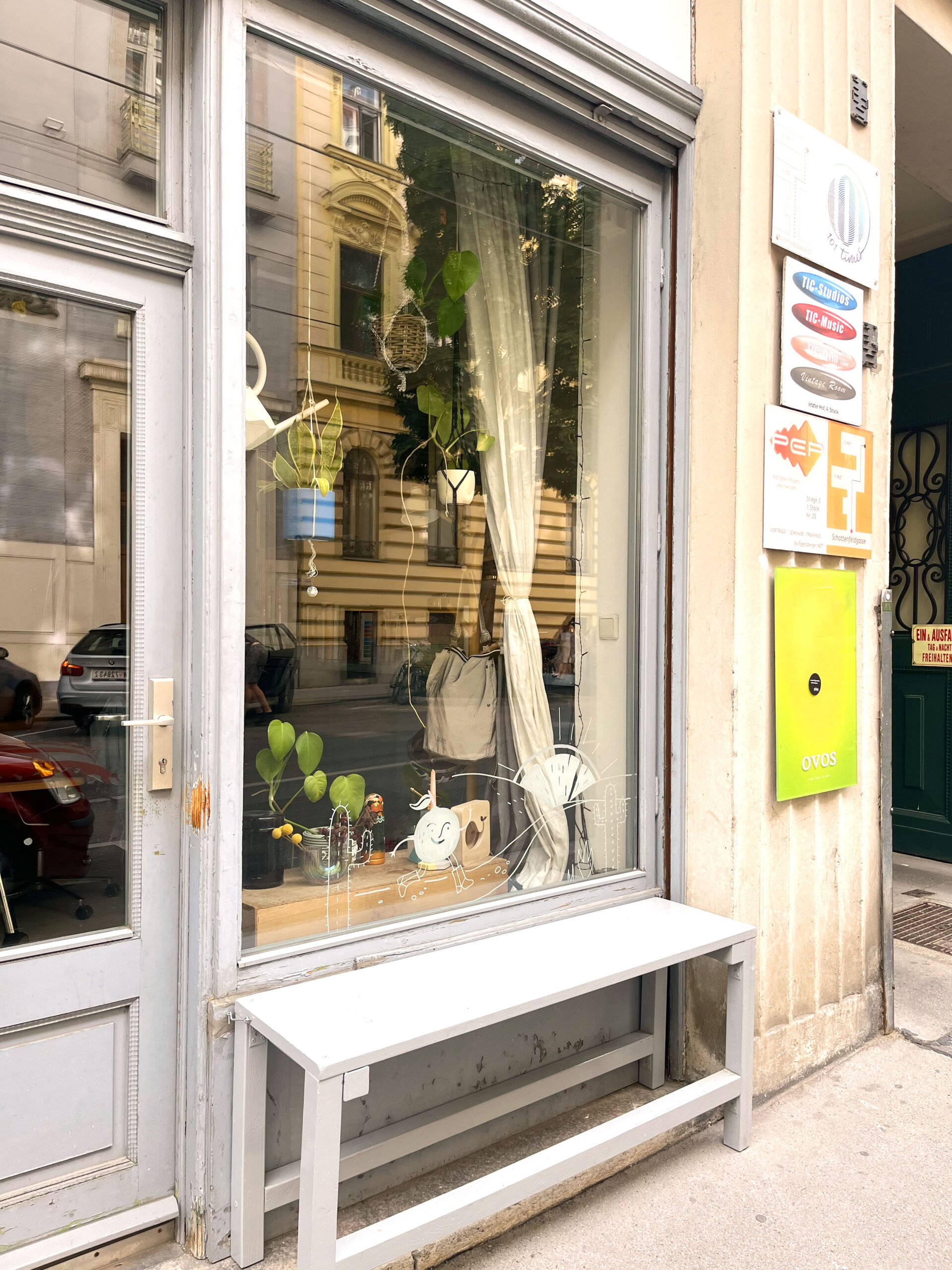 Portfolio_0014_studio_t.ive_2